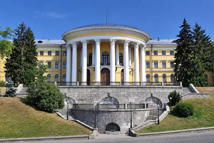 Головна 95 Жовтневий палац у Києві повернувся у державну власність.