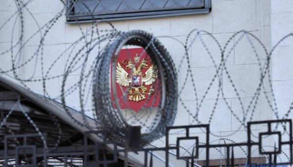 Україна ввела обмеження проти 23 юридичних та 20 фізичних осіб, які мають стосунок до оборонно-промислового комплексу РФ.
