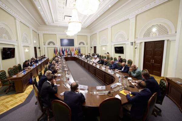 Руслан Стефанчук підкреслив на зустрічі з представниками U4U нагальну потребу України в системах протиповітряної оборони. 6 Руслан Стефанчук підкреслив на зустрічі з представниками U4U нагальну потребу України в системах протиповітряної оборони. 6