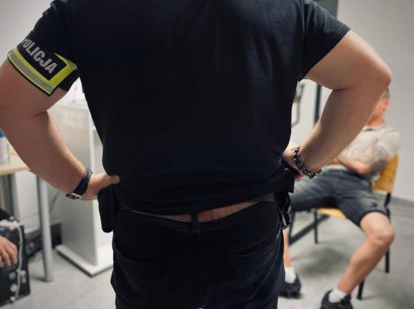 Поліція Лодзі заарештувала двох громадян Польщі через напад на 15-річного українця. 8 Поліція Лодзі заарештувала двох громадян Польщі через напад на 15-річного українця. 8