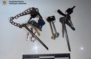 У столиці з помешкання літньої жінки зловмисники викрали близько 750 тисяч гривень 13