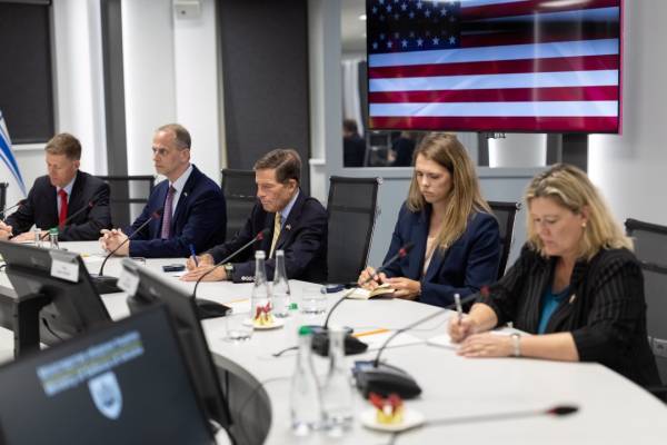 Хмара і сенатор Блюменталь обговорили зміцнення взаємовигідного партнерства між Україною та Сполученими Штатами. 8