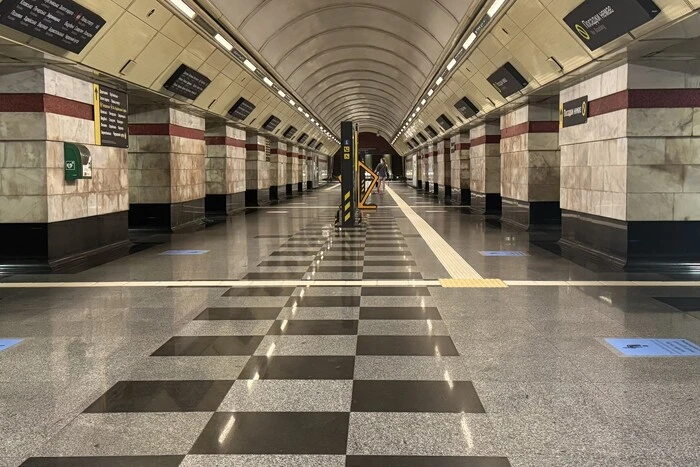 На станції метро «Сирець» з'явилося нове зонування для укриття під час тривог