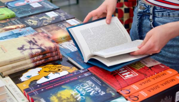 Український інститут книги закликає до відновлення та посилення закупівель літератури для бібліотечних фондів.
