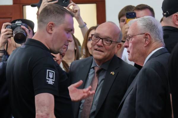 Міжнародний форум консервативних сил у Києві за участі Майка Пенса та Кіта Келлога 8