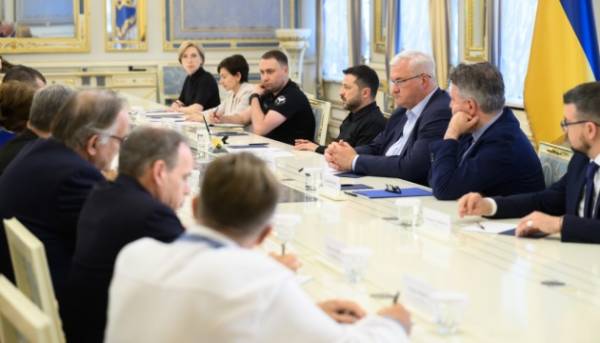 Зеленський провів зустріч з представниками Світового конгресу українців, де обговорили шляхи зміцнення міжнародної допомоги Україні.