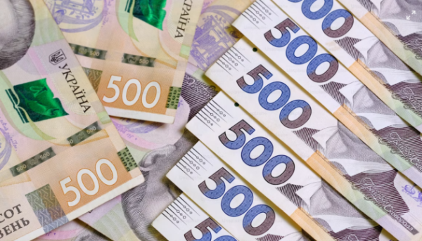 Приблизно 324 мільярди гривень українці задекларували як доходи, отримані минулого року.