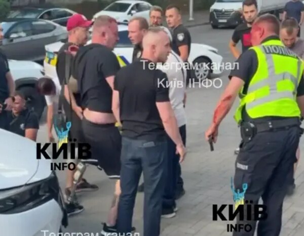 Мешканець Києва завдав удару правоохоронцю в обличчя: поліція надала подробиці