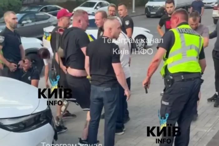 Киянин вдарив патрульного в обличчя: поліція розкрила деталі