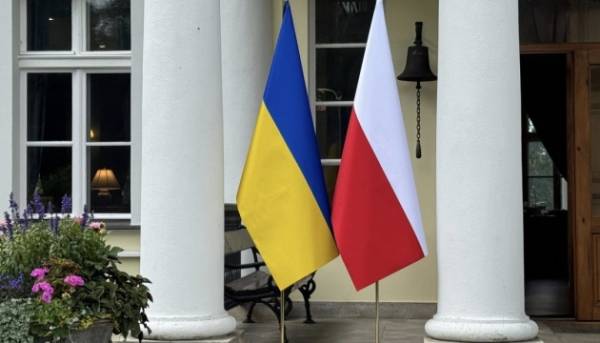 Український консул зустрівся із затриманим у Польщі співвласником CEO Club Ukraine 9 Український консул зустрівся із затриманим у Польщі співвласником CEO Club Ukraine 9