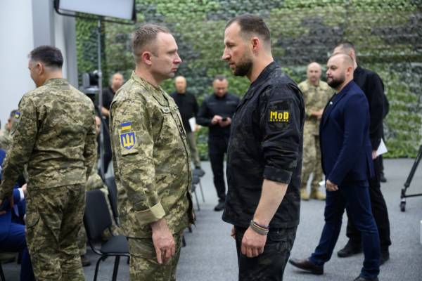 Зеленський показав керівництву Міноборони нову хмарну систему 8
