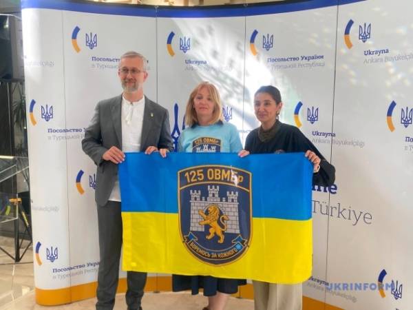 До столиці Туреччини, Анкари, прибули представниці сімей українських захисників, які потрапили в полон або зникли безвісти. 10 До столиці Туреччини, Анкари, прибули представниці сімей українських захисників, які потрапили в полон або зникли безвісти. 10