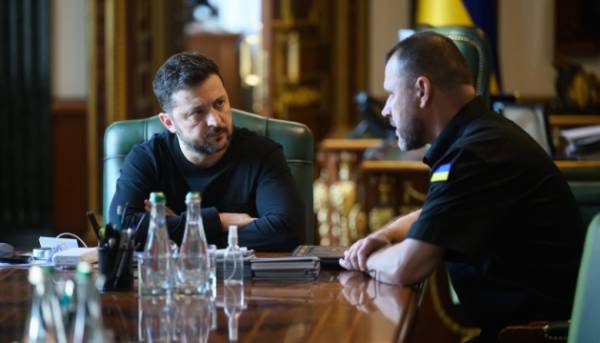 Головна 76 Зеленський провів переговори з Клименком щодо розширення можливостей Ради національної безпеки і оборони