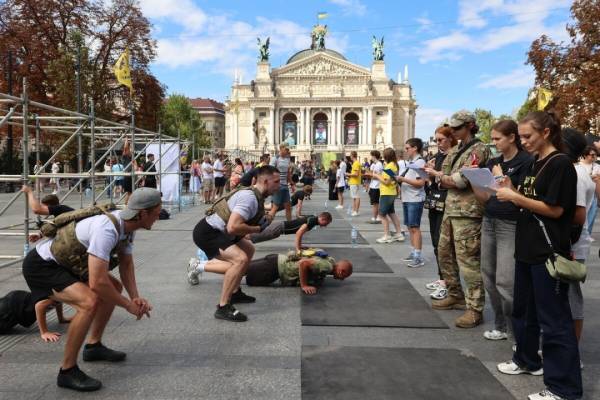 У Львові захисники встановили рекорд України, масово виконавши вправу «Мьорф» 6