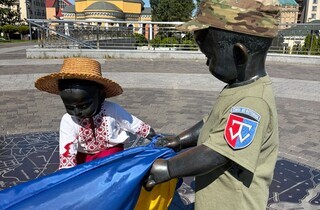 Малечі-засновники Києва на Поштовій площі отримали новий вигляд до Дня Незалежності 15