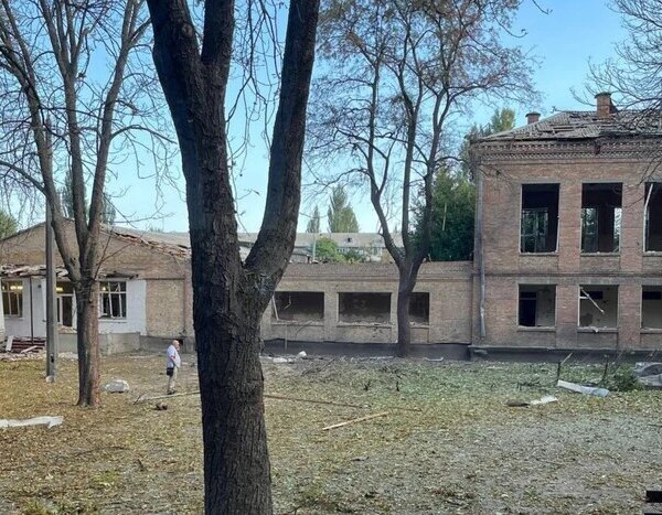 Київська гімназія, що постраждала внаслідок нападу, не відновить роботу 1 вересня: як організують навчання для учнів