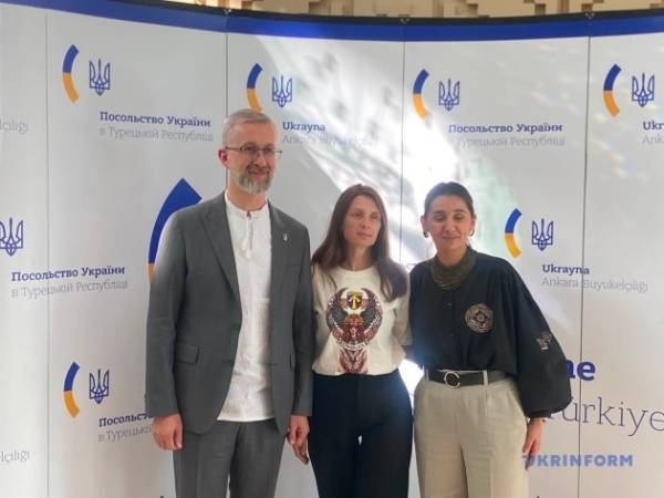 До столиці Туреччини, Анкари, прибули представниці сімей українських захисників, які потрапили в полон або зникли безвісти. 9 До столиці Туреччини, Анкари, прибули представниці сімей українських захисників, які потрапили в полон або зникли безвісти. 9