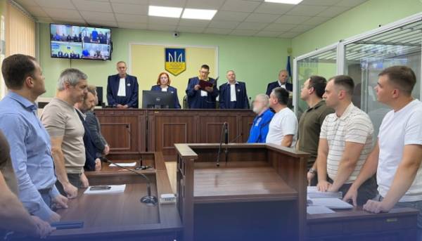 Апеляційний суд антикорупційного суду не задовольнив клопотання Коломойського щодо зміни підсудності його справи. 3