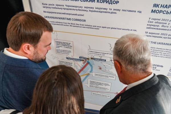 Келлог побував в Україні: відвідав Одеський порт і оцінив наслідки атак Росії 11