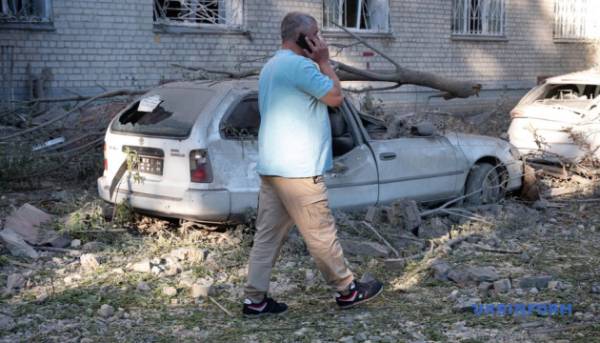 Дипломатична місія Німеччини в українській столиці, Києві, спустила державні стяги на знак глибокого співчуття та скорботи за загиблими внаслідок російського нападу. 29 Дипломатична місія Німеччини в українській столиці, Києві, спустила державні стяги на знак глибокого співчуття та скорботи за загиблими внаслідок російського нападу. 29