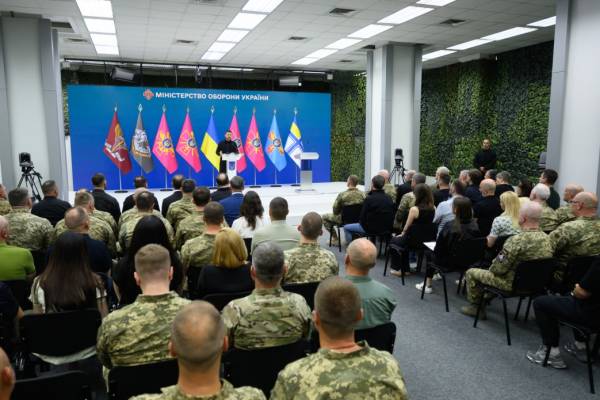 Зеленський показав керівництву Міноборони нову хмарну систему 7