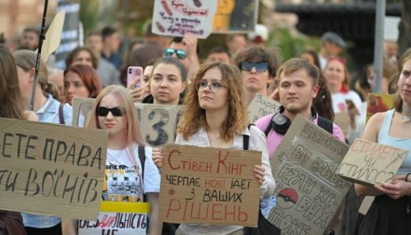 У столиці триває акція на підтримку Федорова 18 У столиці триває акція на підтримку Федорова 18