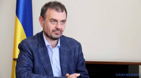 Економічні новини: незважаючи на конфлікт, громадяни України започатковують нові підприємства та інвестують у державні облігації України. 4