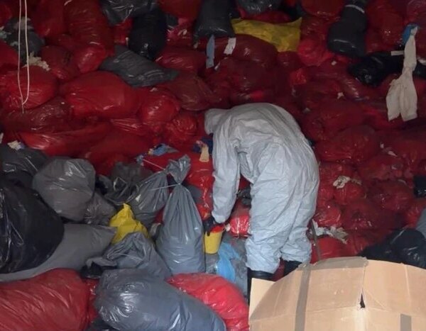 Головна 129 У Києві виявили схованку небезпечних медичних відходів, включаючи шприци та…