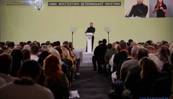 Головна 127 Зеленський: Визначення власних героїв – винятково справа українців