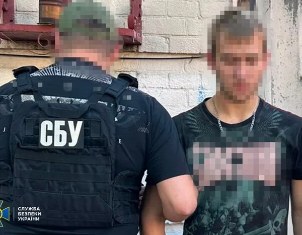 Служба безпеки України викрила російського корегувальника, який допомагав націлювати балістичні ракети на Київ.
