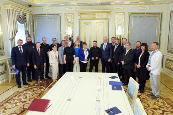 Зеленський провів зустріч з представниками Світового конгресу українців, де обговорили шляхи зміцнення міжнародної допомоги Україні. 6