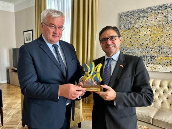 Іспанський посол завершив свою дипломатичну місію в Україні 4