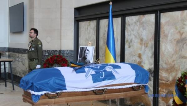 У Роттердамі здійснили ексгумацію решток полковника Євгена Коновальця 7