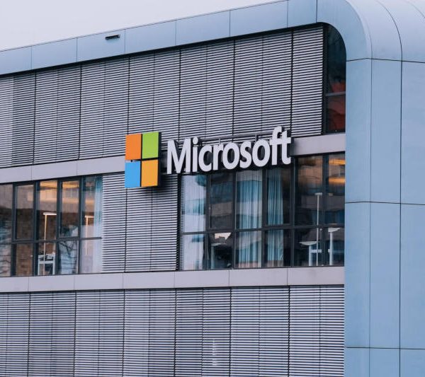 Microsoft: 70% ІТ-бізнесу залежить від OpenAI – як це загрожує компанії