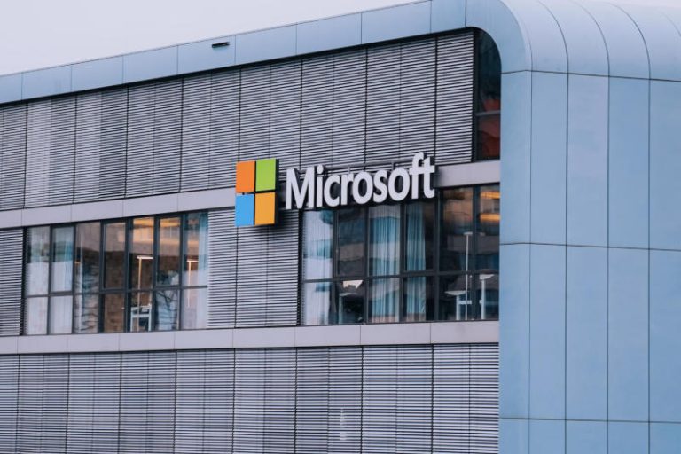 Microsoft: 70% ІТ-бізнесу залежить від OpenAI – як це загрожує компанії 20 Microsoft: 70% ІТ-бізнесу залежить від OpenAI – як це загрожує компанії 14