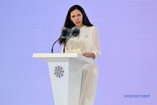Перші леді та джентльмен обмінялися в Києві досвідом стійкості своїх держав 13 Перші леді та джентльмен обмінялися в Києві досвідом стійкості своїх держав 13