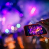 Лазер у нічному клубі може назавжди пошкодити камеру смартфона