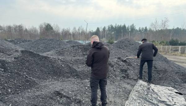 Під час відключень електроенергії до шкіл та лікарень доставляли вугілля низької якості: розкрито причетних до схеми.