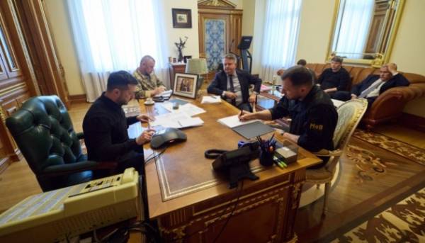 Головна 74 Зеленський та Макрон досягли угоди щодо поставок французького обладнання та ракет.
