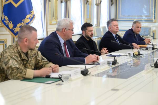 Глава України та міністр закордонних справ Латвії обговорили започаткування нових напрямків переговорів та допомогу Україні 5 Глава України та міністр закордонних справ Латвії обговорили започаткування нових напрямків переговорів та допомогу Україні 5