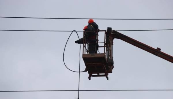 Нові знеструмлення в чотирьох областях спричинені російськими обстрілами