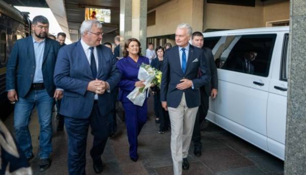 До столиці України приїхав президент Литви 3