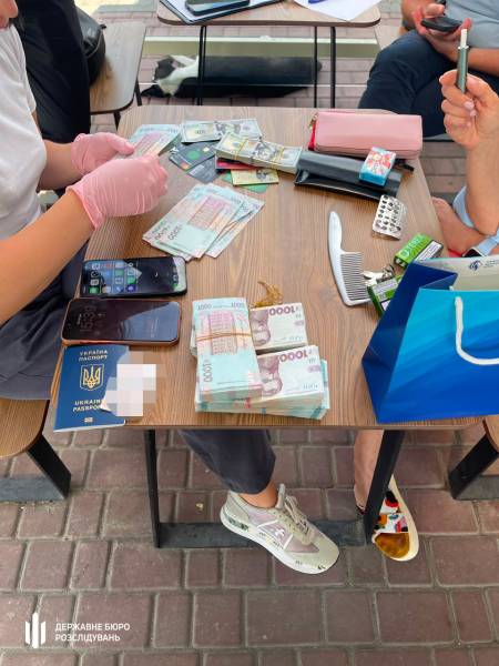 Затримано посадовця АМПУ за вимагання хабаря у розмірі пів мільйона гривень під час модернізації порту «Чорноморськ» 11 Затримано посадовця АМПУ за вимагання хабаря у розмірі пів мільйона гривень під час модернізації порту «Чорноморськ» 11