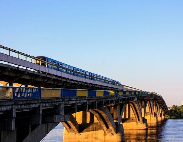 Проїзд мостом Метро буде частково обмежено до кінця серпня (схема)