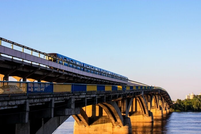 Проїзд мостом Метро буде частково обмежено до кінця серпня (схема) 7
