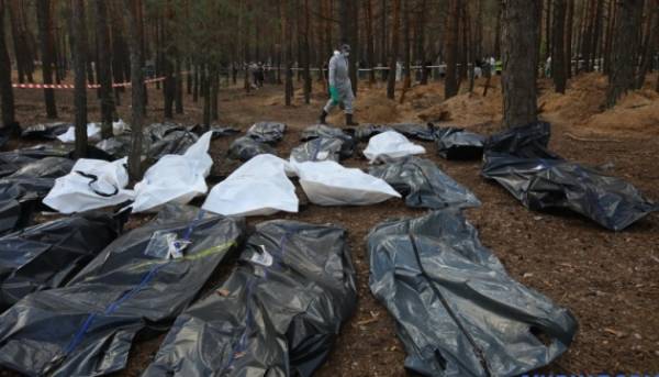 Українські правоохоронці повідомляють, що близько 17 тисяч тіл ще не вдалося встановити. 7 Українські правоохоронці повідомляють, що близько 17 тисяч тіл ще не вдалося встановити. 7