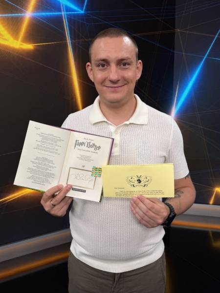 Джоан Ролінґ відправила лист та книгу захиснику, який переказував її романи про Гаррі Поттера, перебуваючи в полоні. 5 Джоан Ролінґ відправила лист та книгу захиснику, який переказував її романи про Гаррі Поттера, перебуваючи в полоні. 5