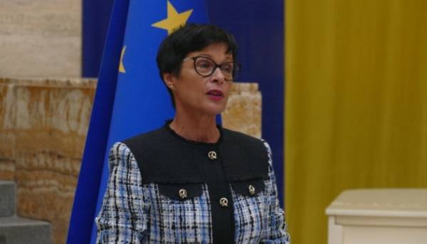Кос запевнила Корецького, що вступ України до ЄС буде й надалі підтримуватися. 5