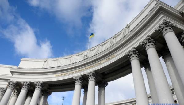 Міністерство закордонних справ з’ясовує обставини зникнення українки та втрати контакту з українцем у Непалі