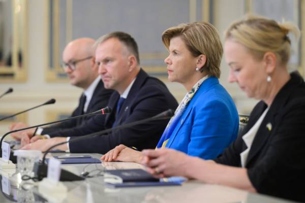Глава України та міністр закордонних справ Латвії обговорили започаткування нових напрямків переговорів та допомогу Україні 6 Глава України та міністр закордонних справ Латвії обговорили започаткування нових напрямків переговорів та допомогу Україні 6
